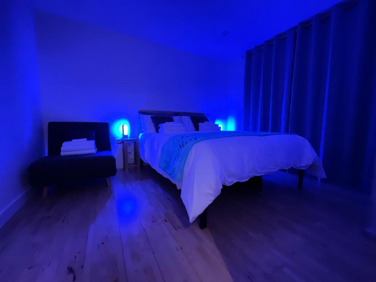 White Eden Retreat: Cozy King Bed & Pet-Friendly Oasis in Cornwall St Austell Exterior photo
