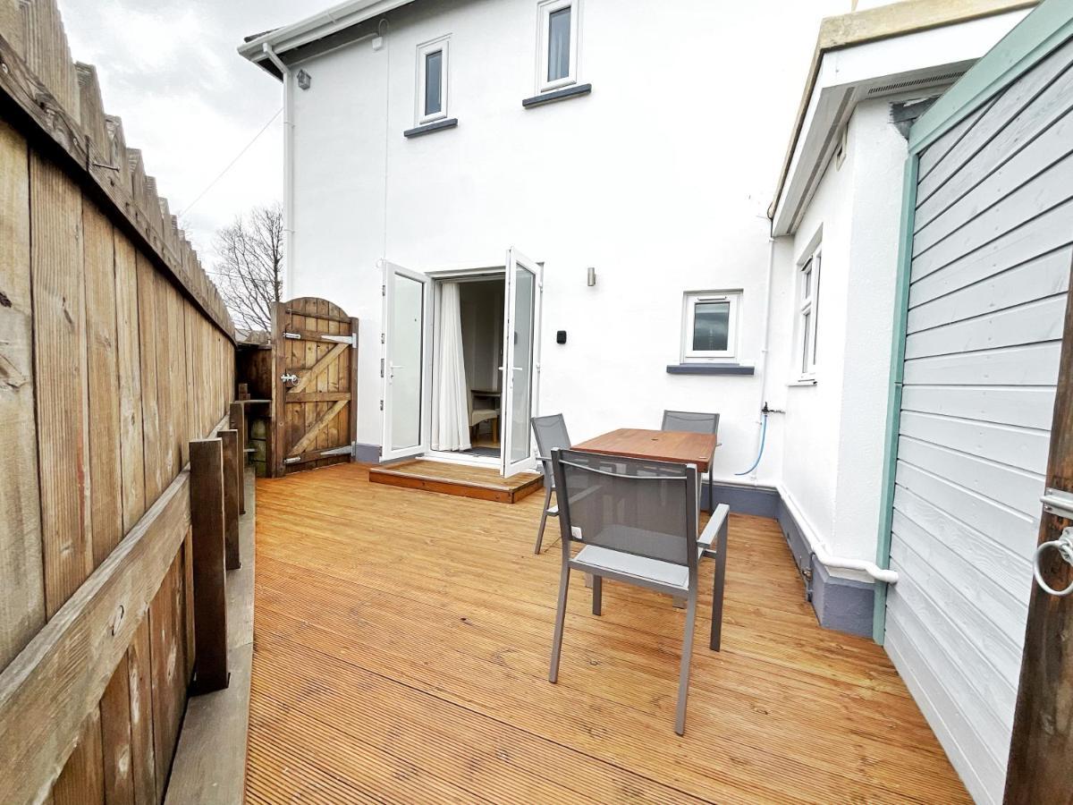 White Eden Retreat: Cozy King Bed & Pet-Friendly Oasis in Cornwall St Austell Exterior photo