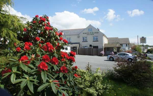White Eden Retreat: Cozy King Bed & Pet-Friendly Oasis in Cornwall St Austell Exterior photo